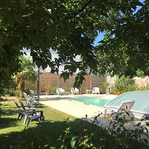 Domaine Des Pins Hébergement de vacances Cast